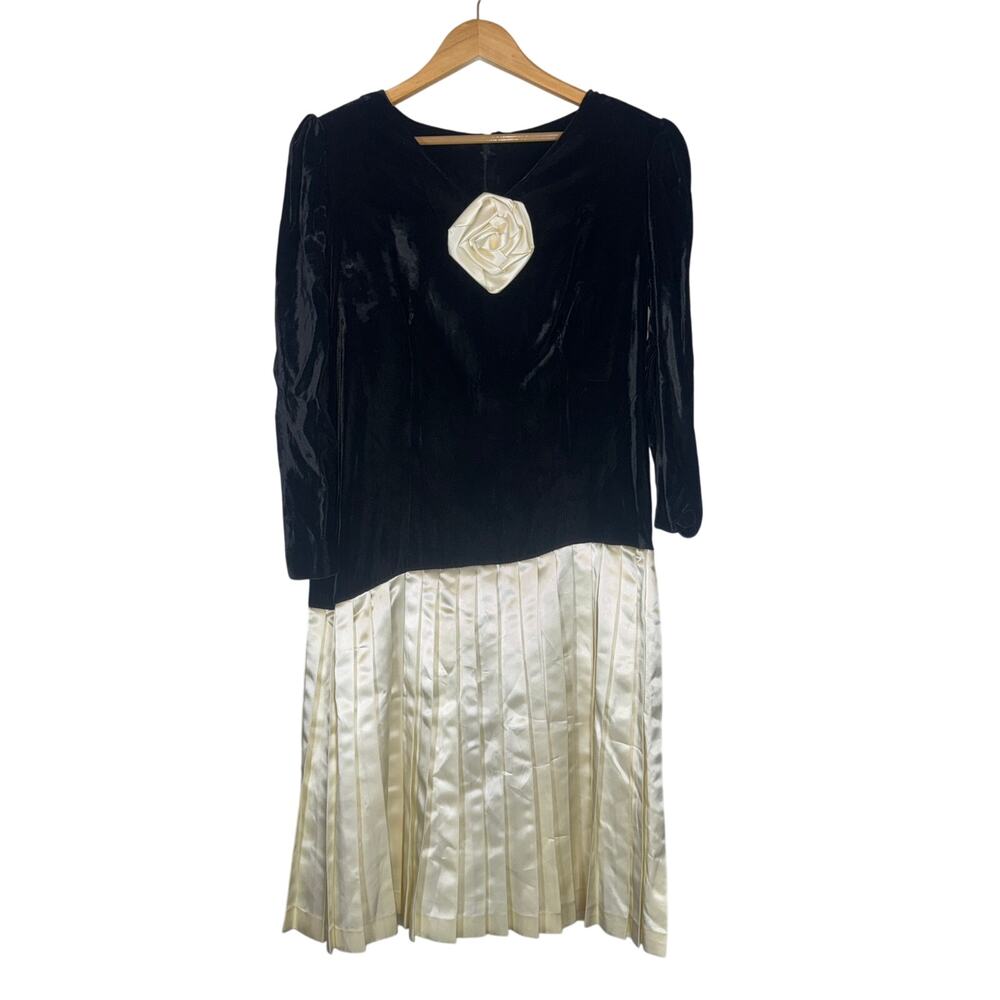 Vintage 80s Party Dress Size Medium Pleated Skirt Black White Velvet Long Sleeve